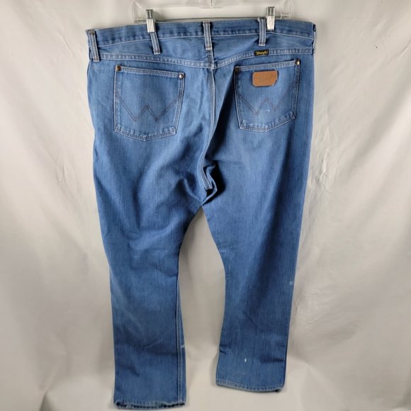 Vintage Wrangler Jeans Mens 42x32 Blue Medium Wash Denim 910 Straight Patch USA - Picture 7 of 11